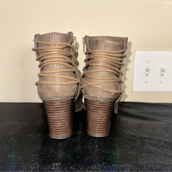 Madden Girl brown Deliite heeled ankle bootie with side zipper size 7.5M!! - Picture 8 of 8